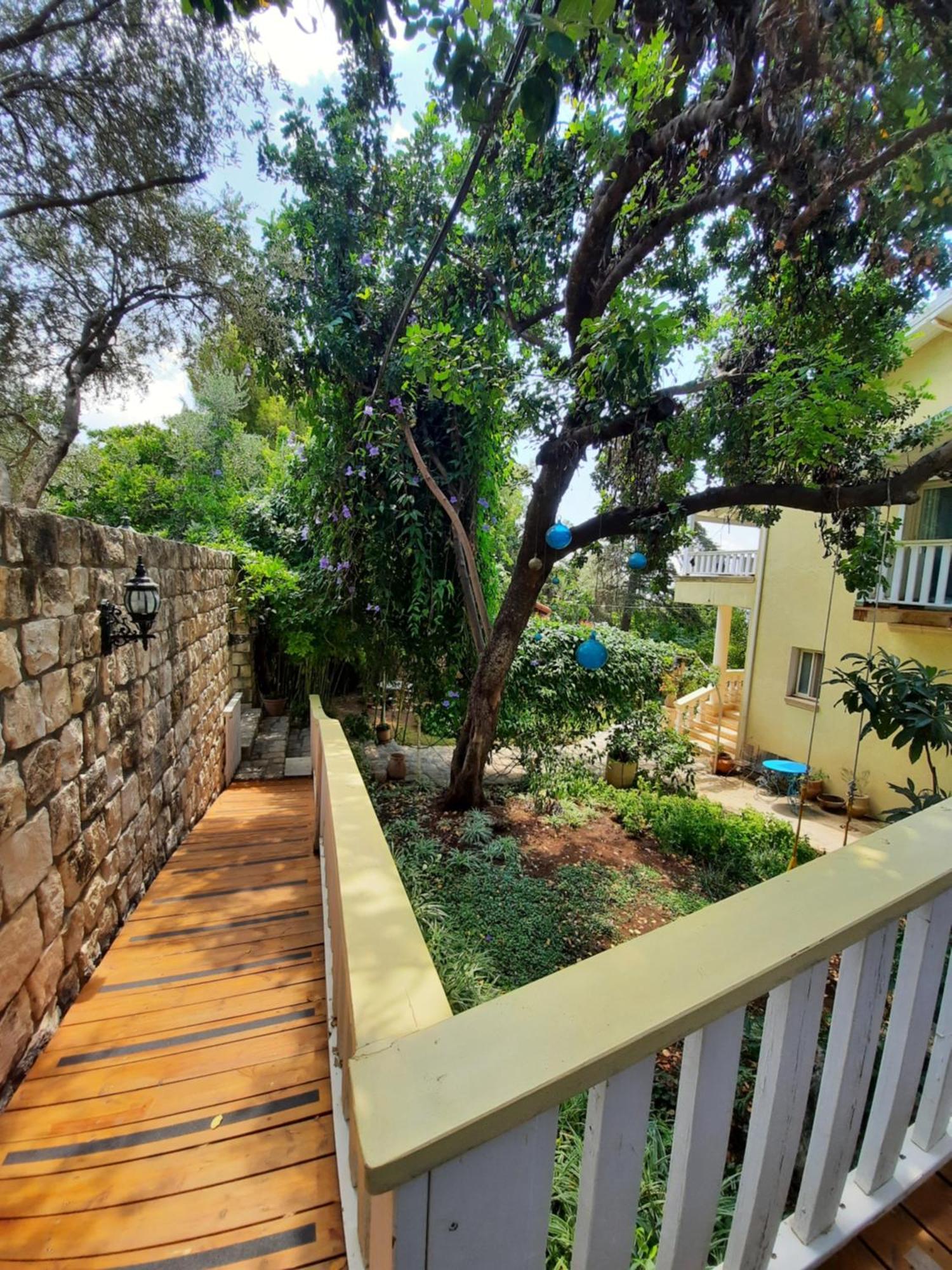 Ha'Seuda Ha'Achrona Suites Amirim Bagian luar foto