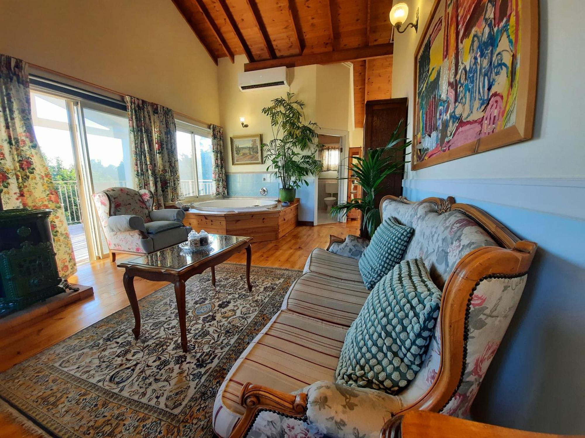 Ha'Seuda Ha'Achrona Suites Amirim Bagian luar foto