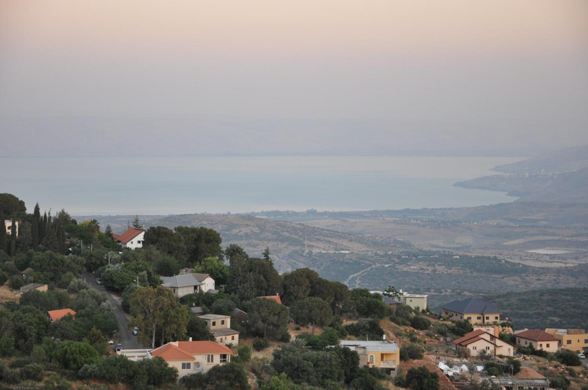 Ha'Seuda Ha'Achrona Suites Amirim Bagian luar foto