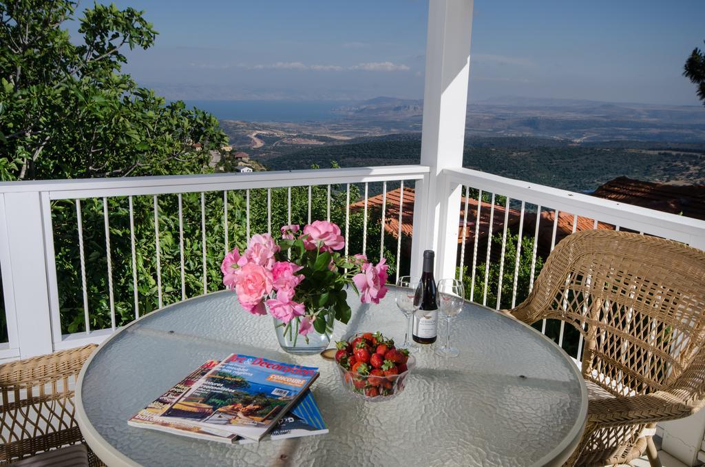Ha'Seuda Ha'Achrona Suites Amirim Bagian luar foto