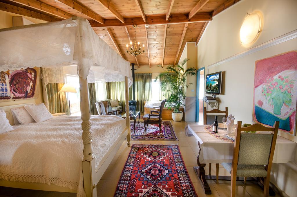Ha'Seuda Ha'Achrona Suites Amirim Bagian luar foto