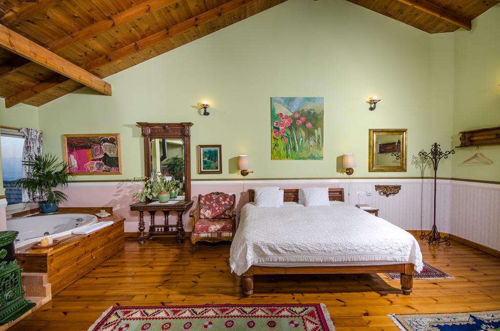 Ha'Seuda Ha'Achrona Suites Amirim Bagian luar foto