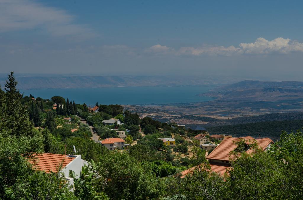 Ha'Seuda Ha'Achrona Suites Amirim Bagian luar foto